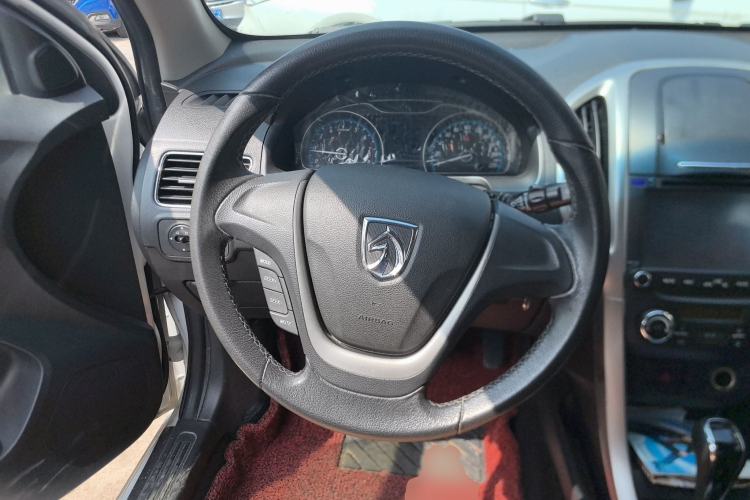 Used Baojun 610 2014 1.5L automatic luxury version Steering Wheel