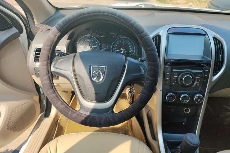 Used Baojun 610 2014 1.5L manual standard version Steering Wheel