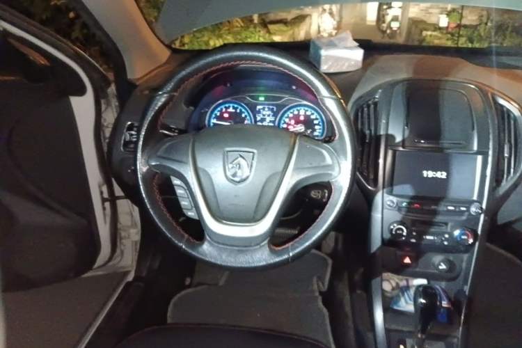 Used Baojun 610 2014 CROSS 1.5L Automatic Luxury Model Steering Wheel