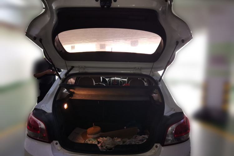 Used Baojun 610 2014 1.5L automatic comfort version Trunk