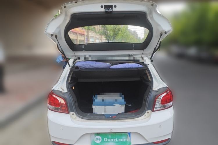 Used Baojun 610 2014 1.5L manual Comfort trim level Trunk