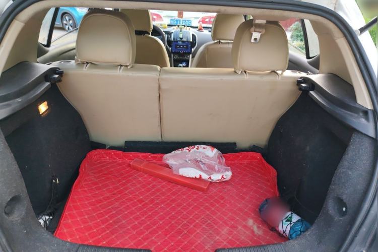 Used Baojun 610 2014 1.5L manual Comfort trim level Trunk