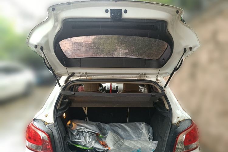 Used Baojun 610 2014 1.5L manual standard version Trunk