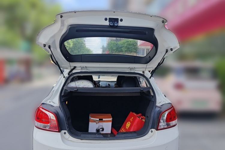 Used Baojun 610 2014 CROSS 1.5L Automatic Comfort Model Trunk
