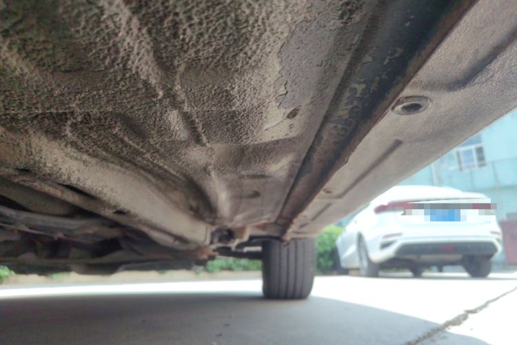 Used Baojun 610 2014 1.5L manual standard version Chassis Front Right
