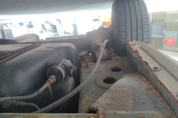 Used Baojun 610 2014 1.5L manual standard version Chassis Rear Right