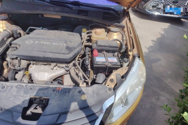 Used Baojun 610 2014 1.5L manual standard version Engine Bay Left