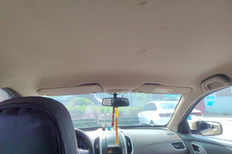 Used Baojun 610 2014 1.5L manual standard version Headliner