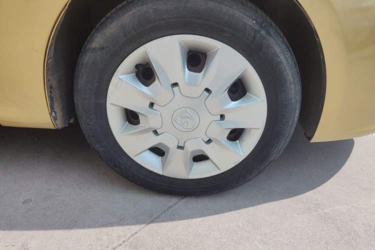 Used Baojun 610 2014 1.5L manual standard version Right Front Wheel Hub