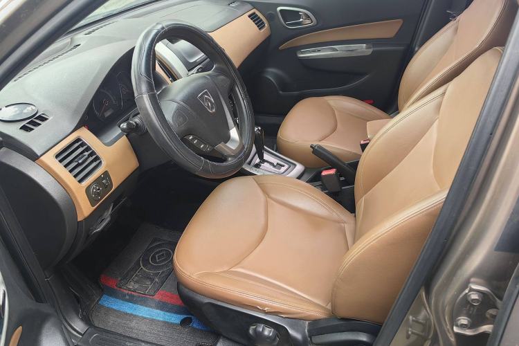 Used Baojun 630 2013 1.5L automatic Elite version Interior 1