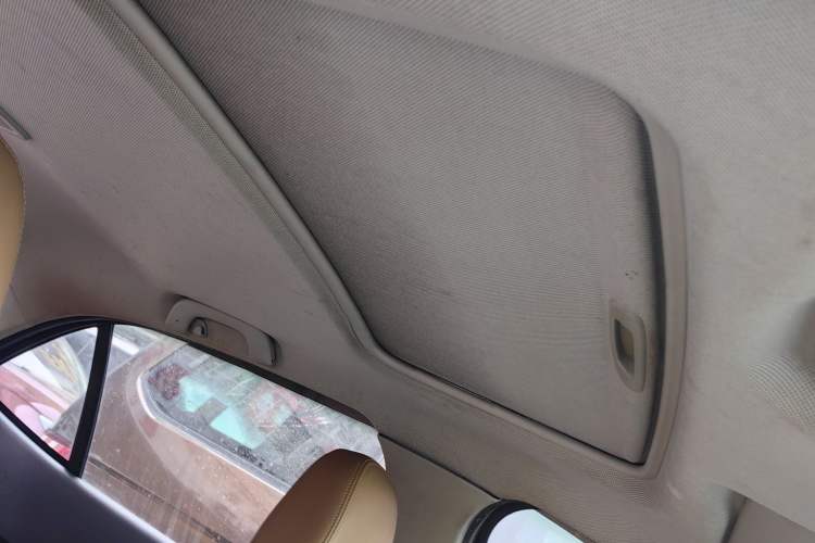 Used Baojun 630 2013 1.5L automatic Elite version Interior 2