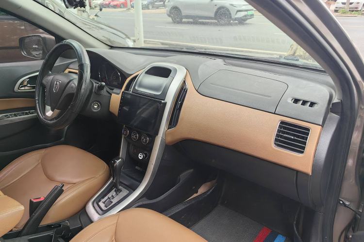 Used Baojun 630 2013 1.5L automatic Elite version Interior 3