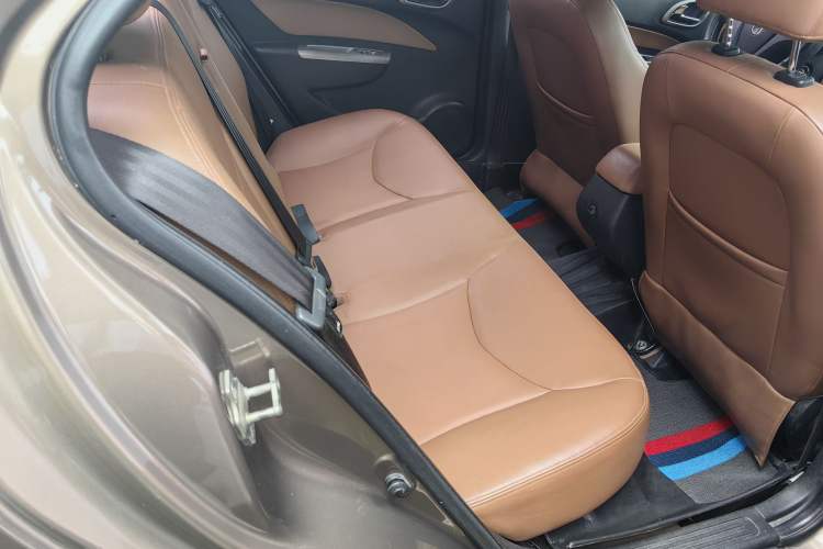 Used Baojun 630 2013 1.5L automatic Elite version Interior 5