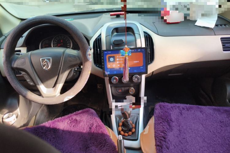Used Baojun 630 2011 1.5L manual Elite version Center Console