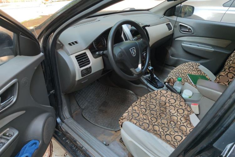 Used Baojun 630 2011 1.5L manual standard version Driver Seat