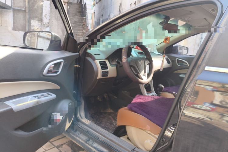 Used Baojun 630 2011 1.5L manual Elite version Driver Seat