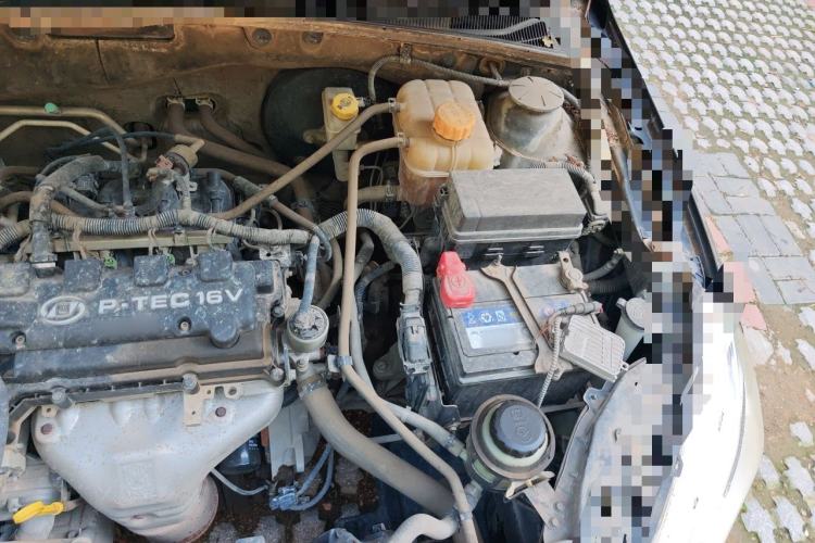 Used Baojun 630 2011 1.5L manual standard version Engine Bay Left
