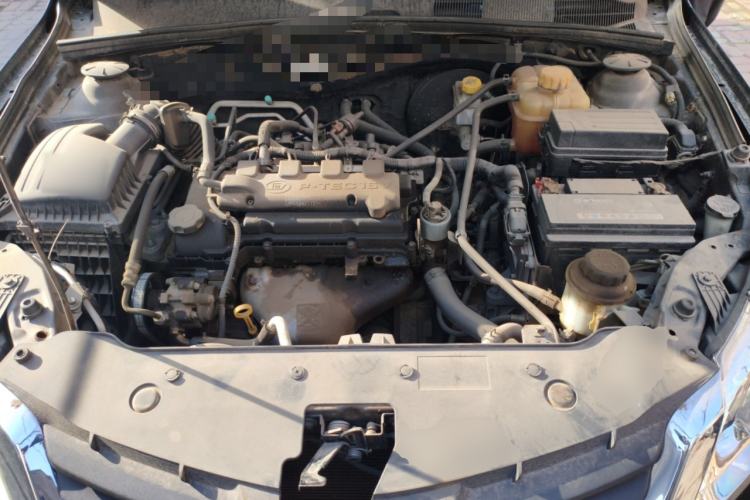 Used Baojun 630 2011 1.5L manual Elite version Engine Bay