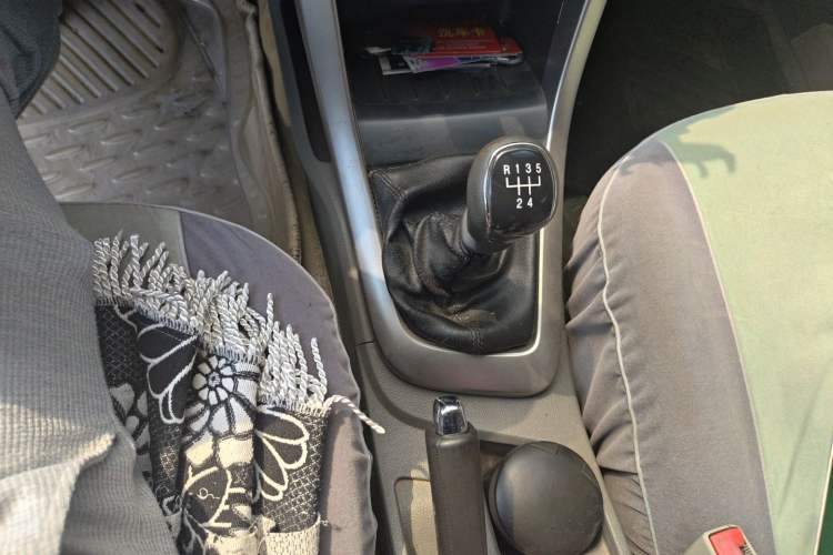 Used Baojun 630 2011 1.5L manual Comfort trim level Gear Lever