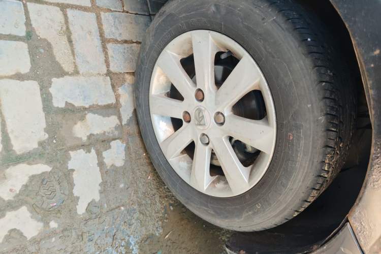 Used Baojun 630 2011 1.5L manual standard version Right Front Wheel Hub