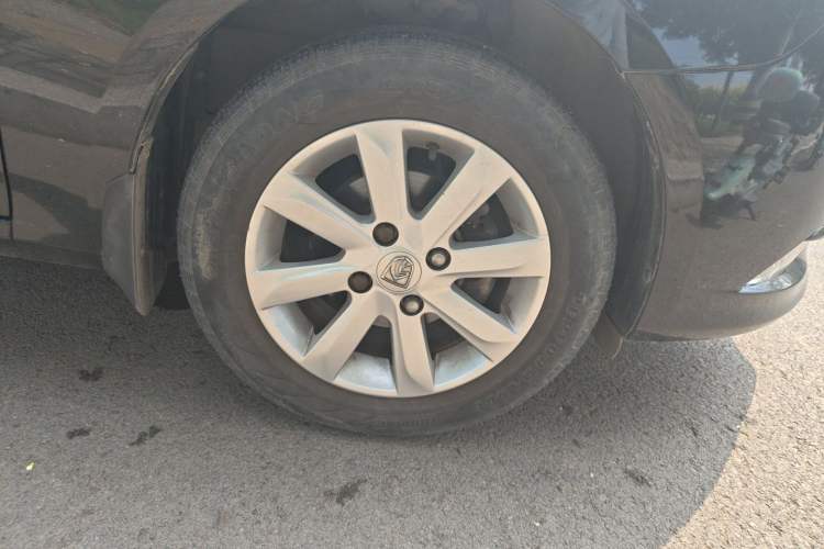 Used Baojun 630 2011 1.5L manual Comfort trim level Right Front Wheel Hub
