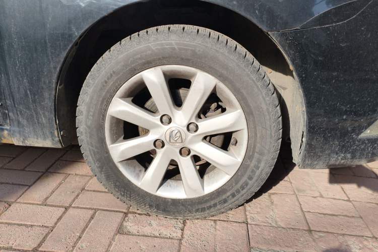 Used Baojun 630 2011 1.5L manual Elite version Right Front Wheel Hub