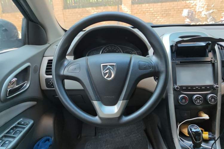 Used Baojun 630 2011 1.5L manual standard version Steering Wheel