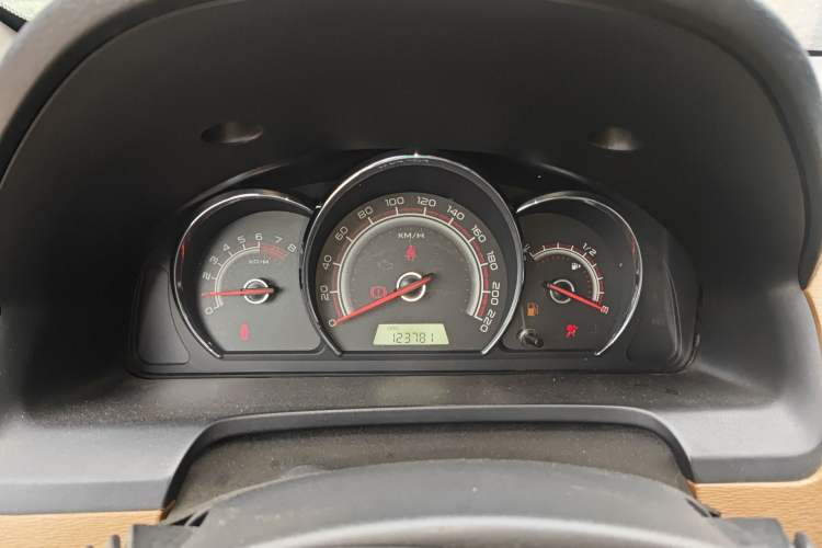 Used Baojun 630 2011 1.5L manual Comfort trim level Instrument Cluster