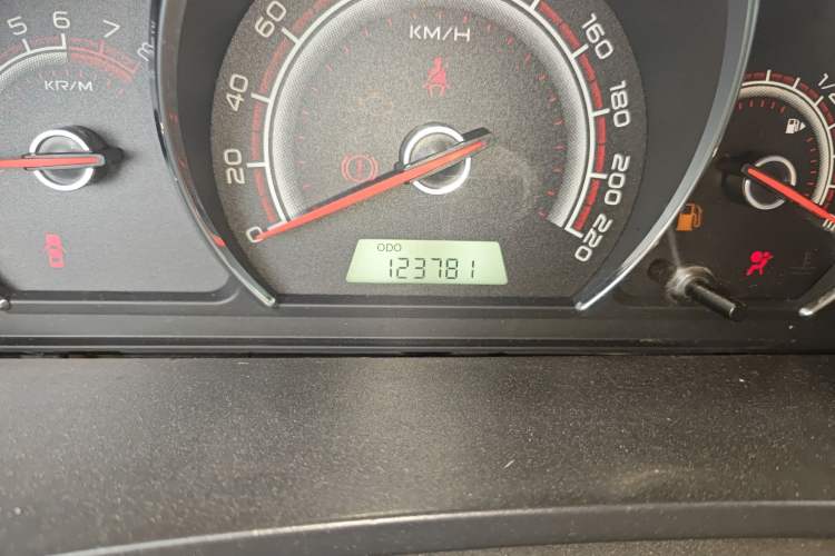 Used Baojun 630 2011 1.5L manual Comfort trim level Odometer Close Up