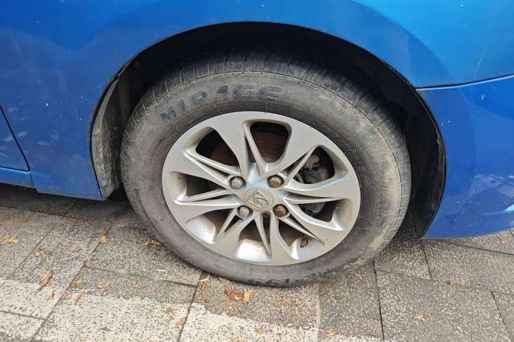 Used Baojun 630 2011 1.5L manual Comfort trim level Right Front Wheel Hub