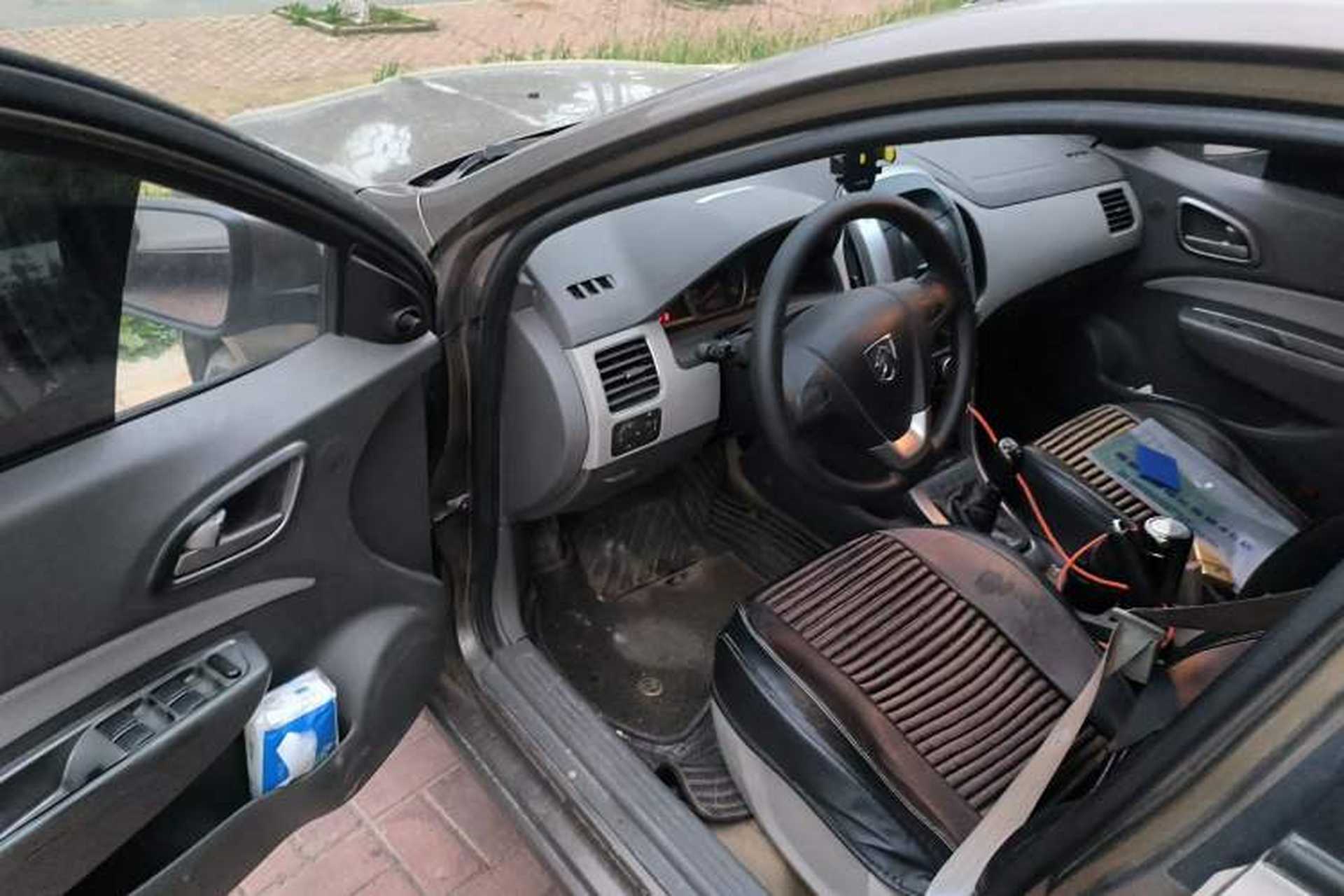 Used Baojun 630 2011 1.5L manual standard version Driver Seat