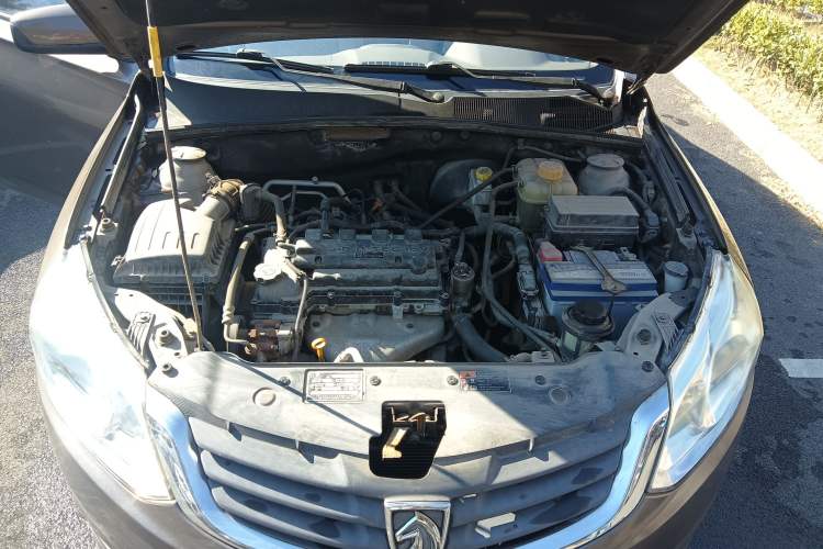 Used Baojun 630 2011 1.5L manual Comfort trim level Engine Bay