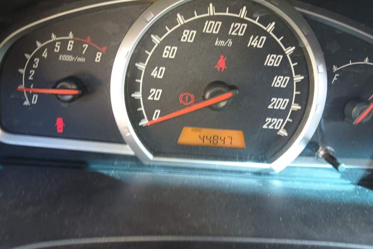 Used Baojun 630 2011 1.5L manual Comfort trim level Odometer Close Up