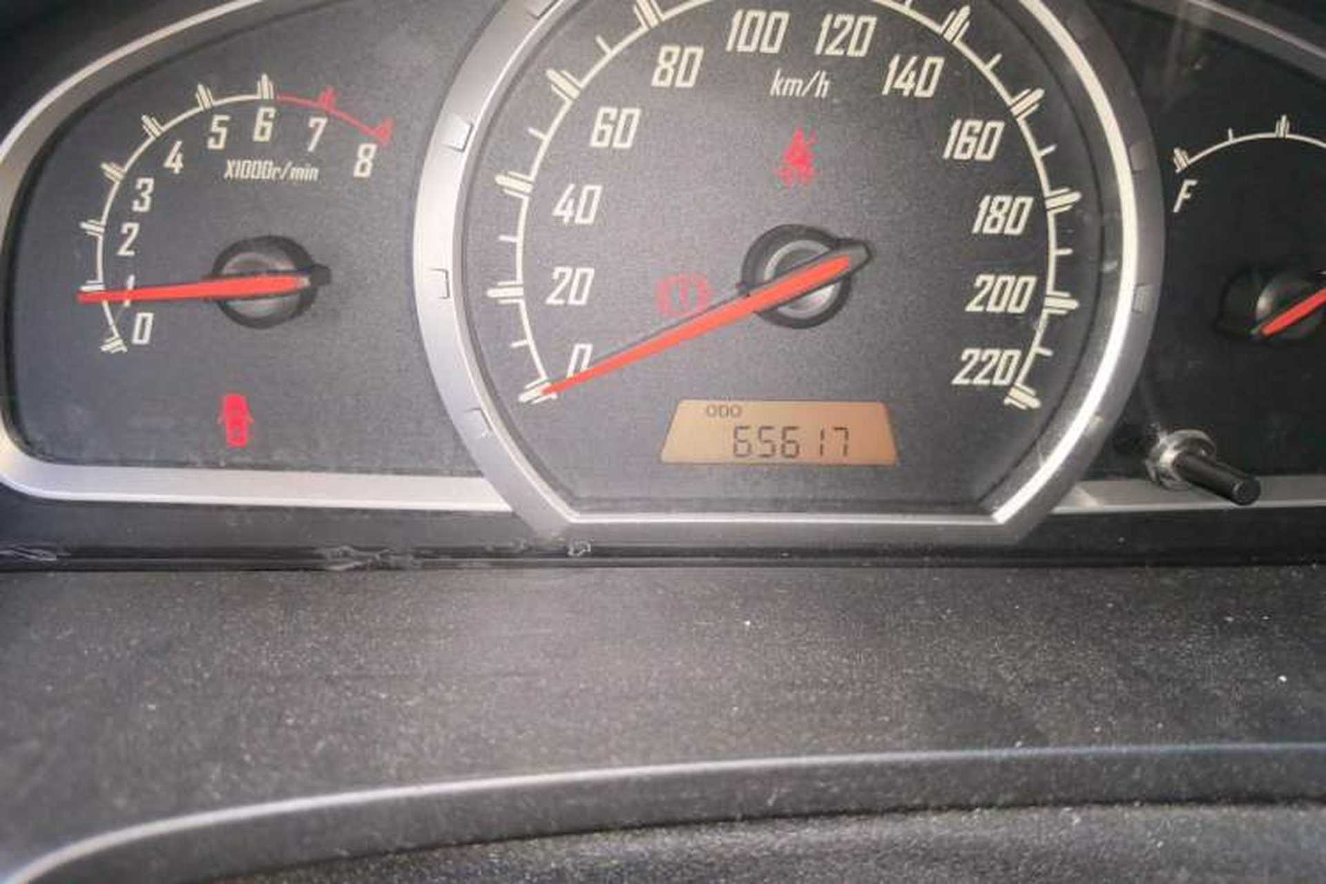 Used Baojun 630 2011 1.5L manual Comfort trim level Odometer Close Up
