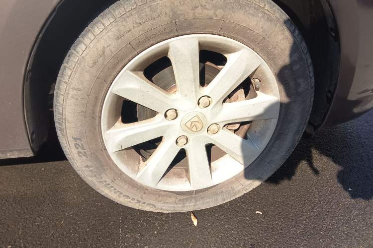 Used Baojun 630 2011 1.5L manual Comfort trim level Right Front Wheel Hub