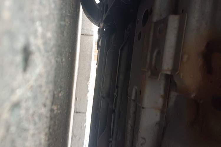 Used Baojun 630 2011 1.5L manual Comfort trim level Chassis Front Left