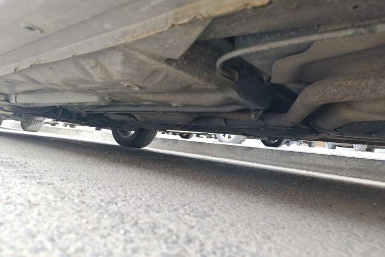 Used Baojun 630 2011 1.5L manual Comfort trim level Chassis Rear Left