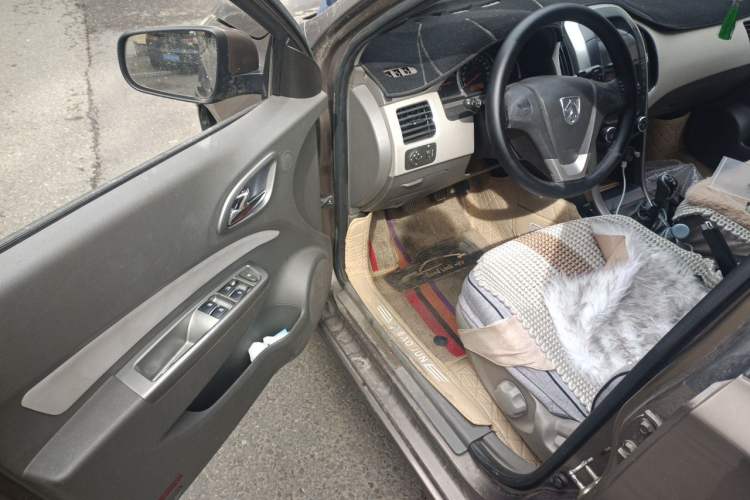 Used Baojun 630 2011 1.5L manual Comfort trim level Driver Seat
