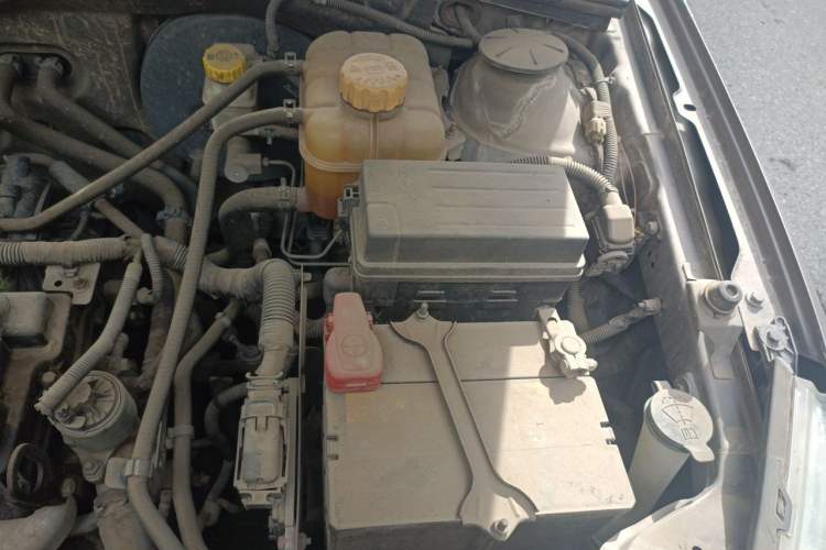 Used Baojun 630 2011 1.5L manual Comfort trim level Engine Bay Left