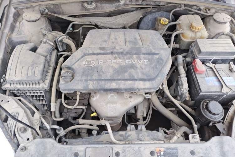 Used Baojun 630 2011 1.5L manual Comfort trim level Engine Bay