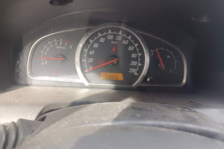 Used Baojun 630 2011 1.5L manual Comfort trim level Odometer Close Up