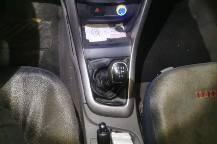Used Baojun 630 2011 1.5L manual Comfort trim level Gear Lever