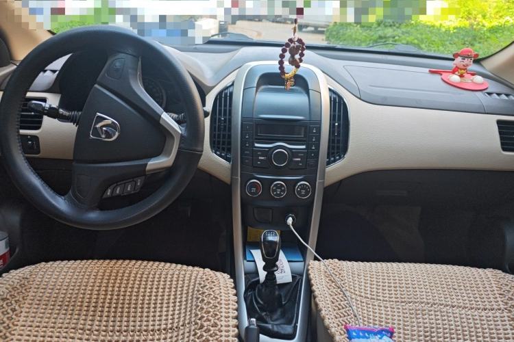 Used Baojun 630 2011 1.5L manual Elite version Center Console