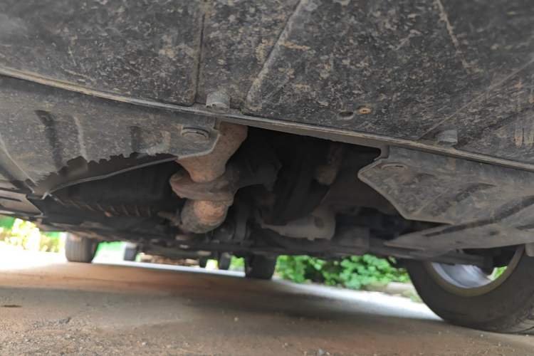 Used Baojun 630 2011 1.5L manual Elite version Chassis Front