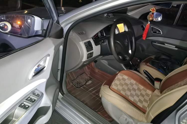 Used Baojun 630 2011 1.5L manual Comfort trim level Driver Seat