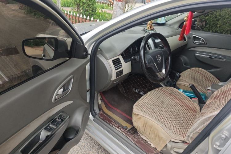 Used Baojun 630 2011 1.5L manual Comfort trim level Driver Seat