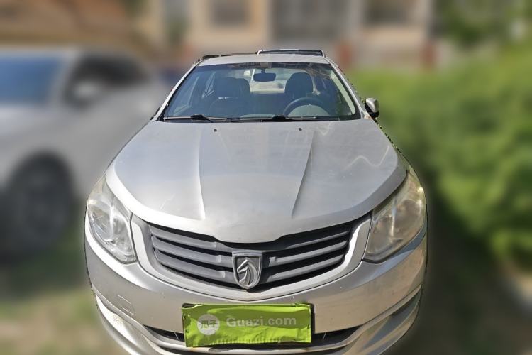 Used Baojun 630 2011 1.5L manual standard version Front