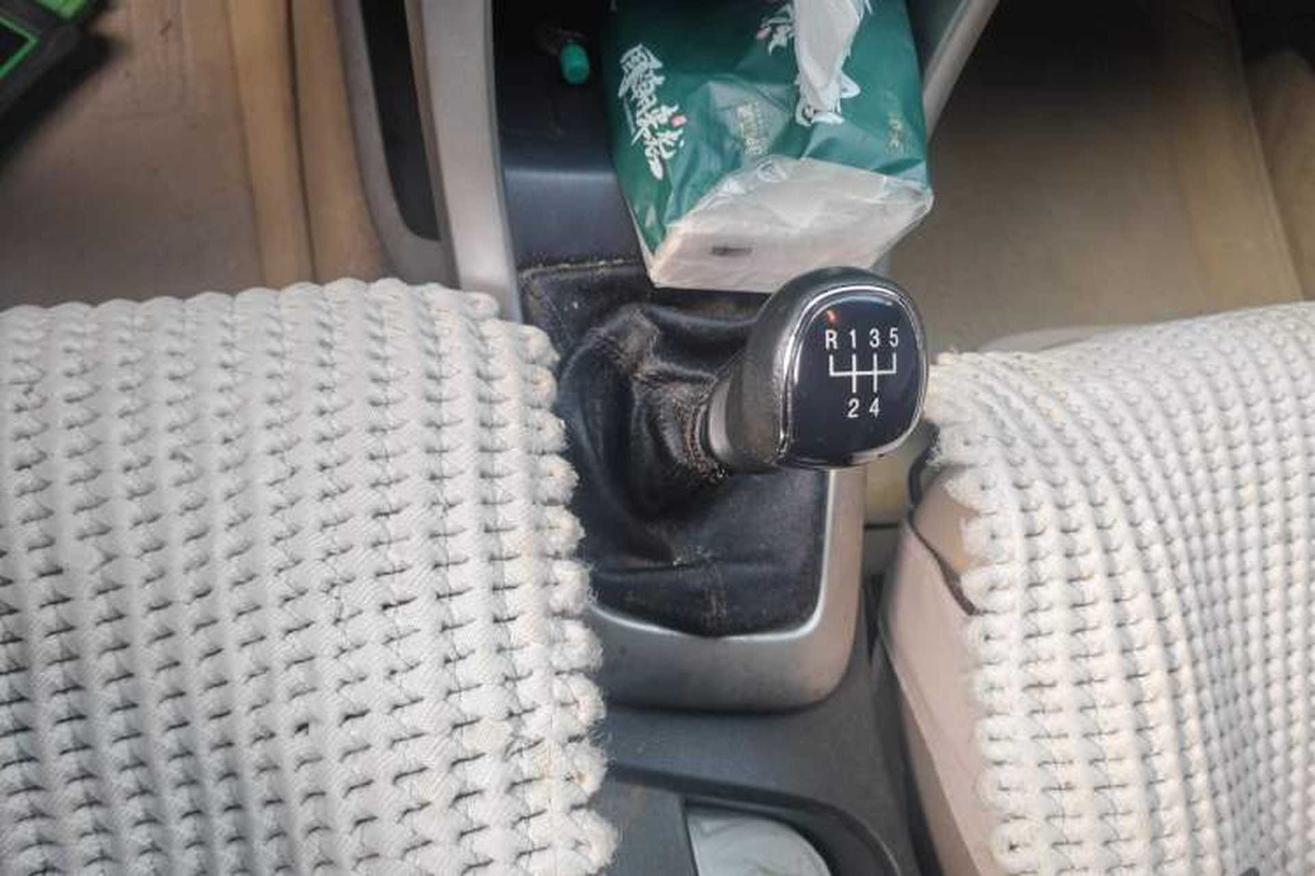 Used Baojun 630 2011 1.5L manual Elite version Gear Lever