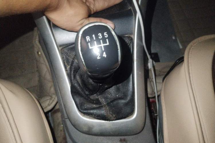 Used Baojun 630 2011 1.5L manual Comfort trim level Gear Lever