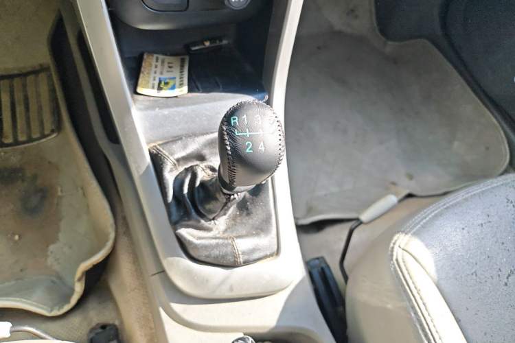Used Baojun 630 2011 1.5L manual standard version Gear Lever